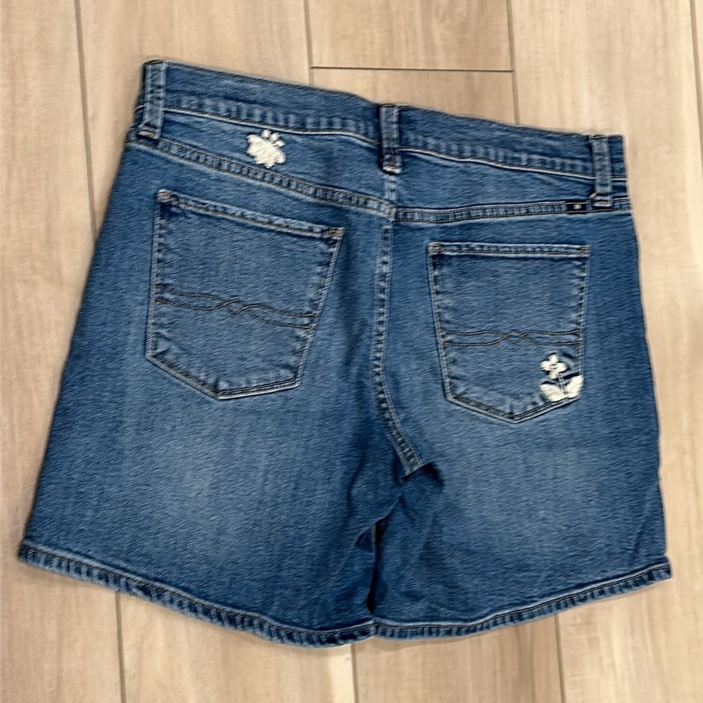 EUC Women’s Lucky Brand Size 6 28 Stretch Denim Jean Shorts embroidered flowers - Picture 8 of 8